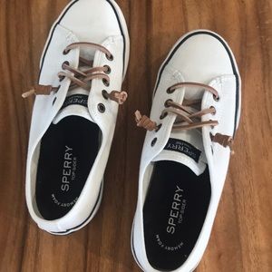 White Sperry Topsider‘s